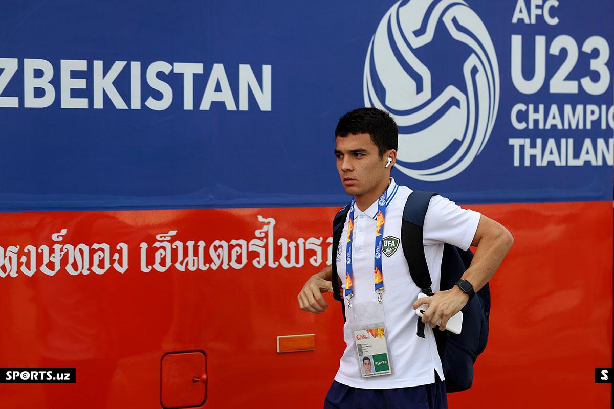 UZB_futbolchilarning maydonga kelishi