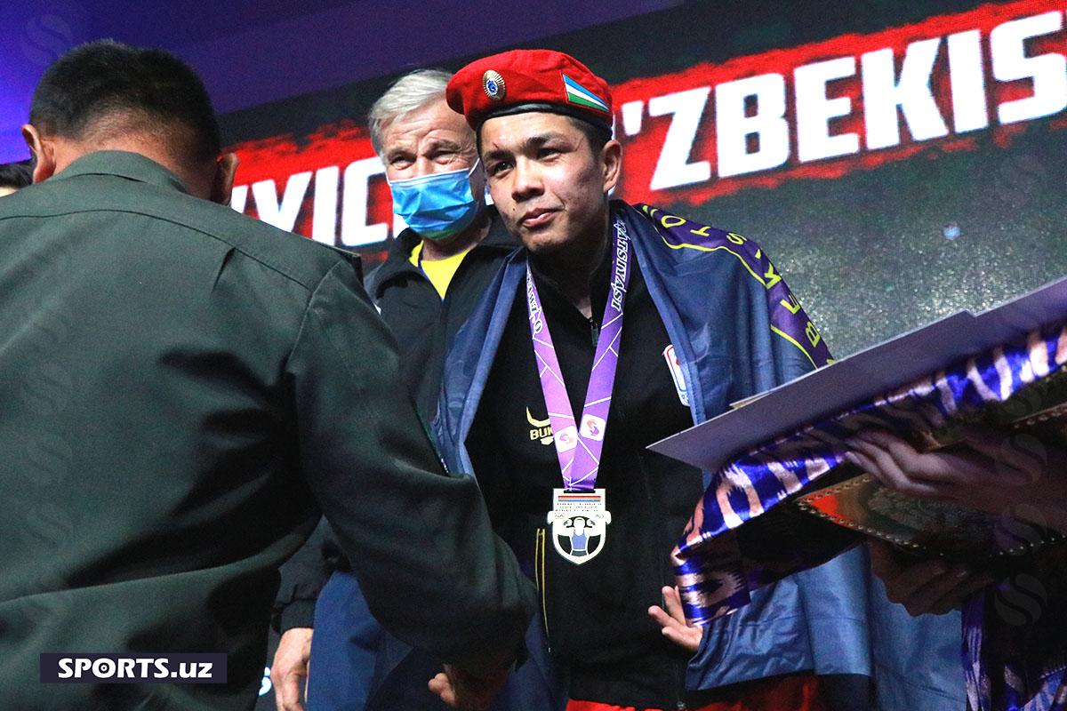 Бокс. Чемпионлар тақдирланди (эркаклар)