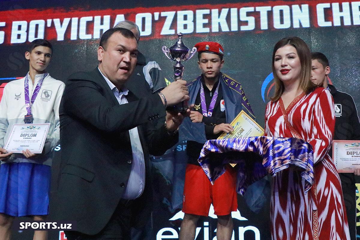 Бокс. Чемпионлар тақдирланди (эркаклар)