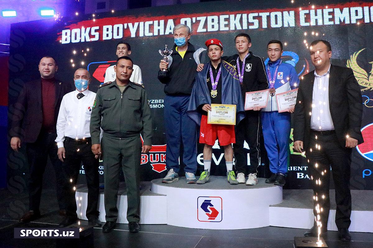 Бокс. Чемпионлар тақдирланди (эркаклар)