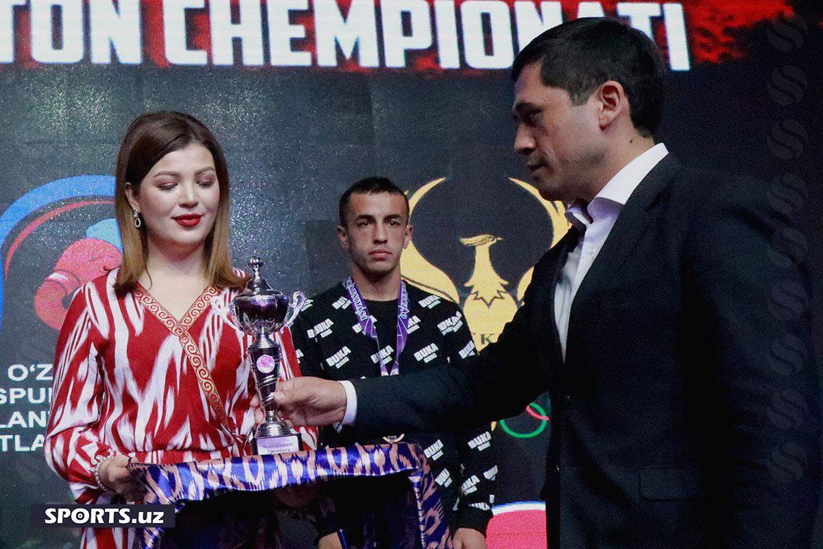 Бокс. Чемпионлар тақдирланди (эркаклар)