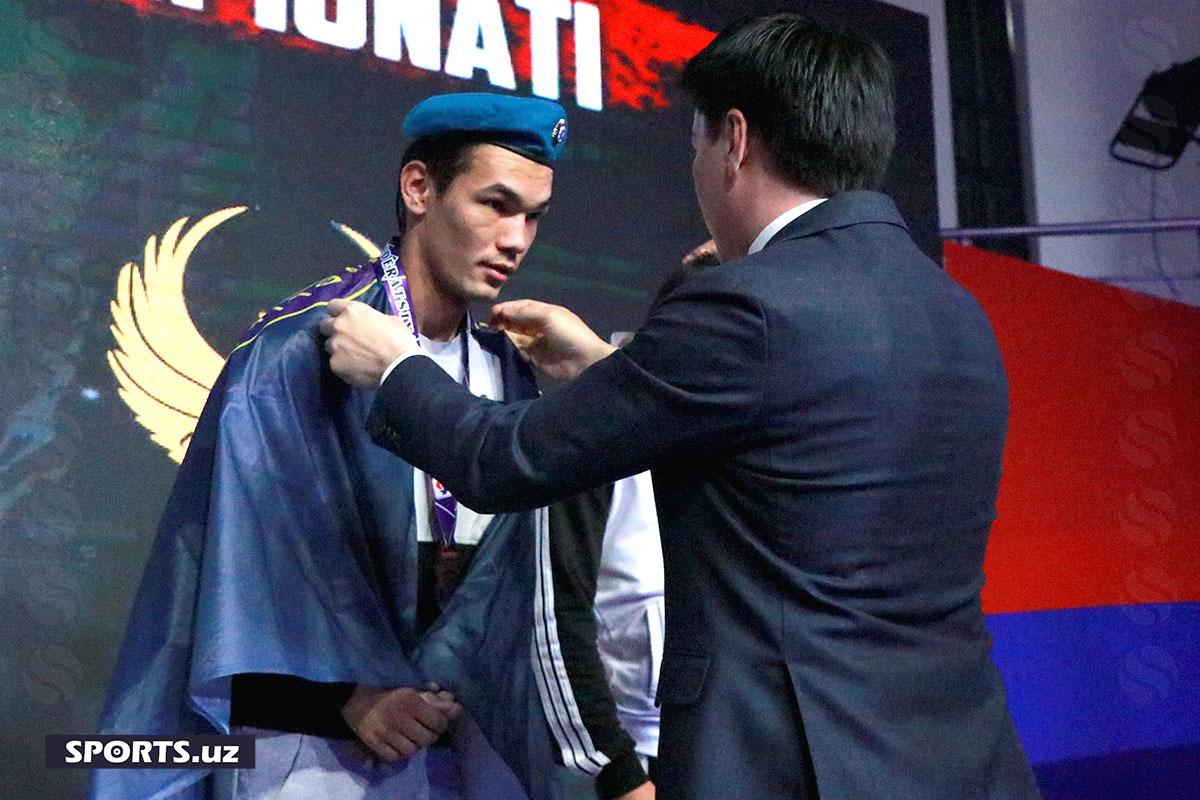 Бокс. Чемпионлар тақдирланди (эркаклар)