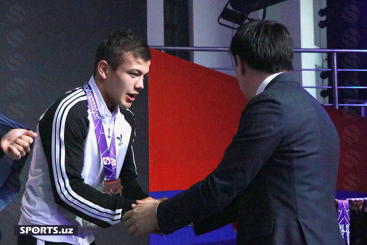 Бокс. Чемпионлар тақдирланди (эркаклар)