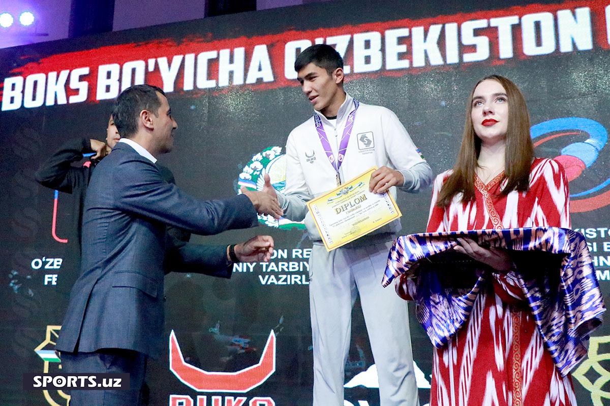 Бокс. Чемпионлар тақдирланди (эркаклар)