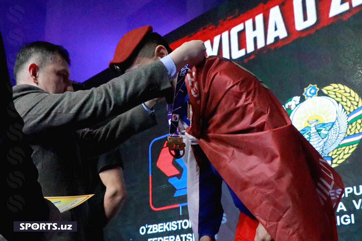 Бокс. Чемпионлар тақдирланди (эркаклар)