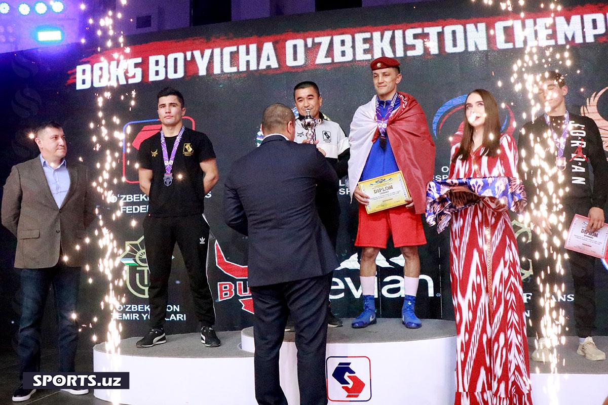 Бокс. Чемпионлар тақдирланди (эркаклар)