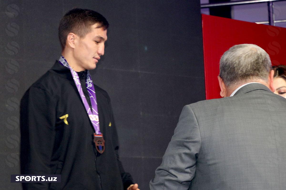 Бокс. Чемпионлар тақдирланди (эркаклар)