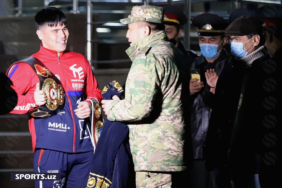 Бектемир Мелиқўзиев аэропортда кутиб олинди