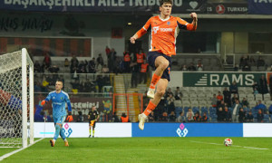 Shomurodov “uchdi”!