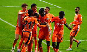 Нури Шаҳин гол урган Шомуродов ва Файзуллаевнинг ўйинини баҳолади