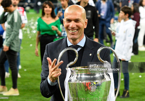 "Реал Мадрид" Зиданни яна қайтармоқчи