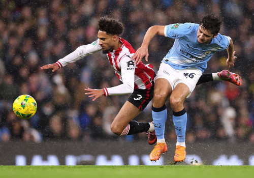 Экспертлар қўпол ўйнаган Ҳусановнинг ҳаракатларини қандай баҳолади?