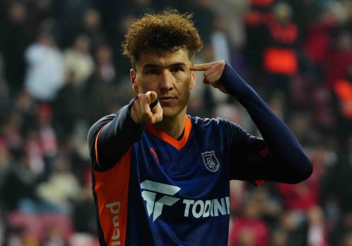 Италия матбуоти: Шомуродов қимматбаҳо юлдузларни сўндириб қўйди