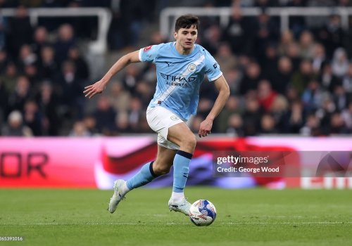 Англиялик собиқ футболчи ва эксперт Ҳусанов ҳақида фикр билдирди