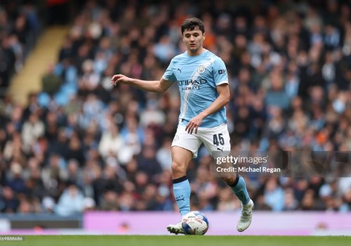 Rossiyalik sobiq futbolchi Husanovni Hausen va Bastonidan ustun qoʻydi