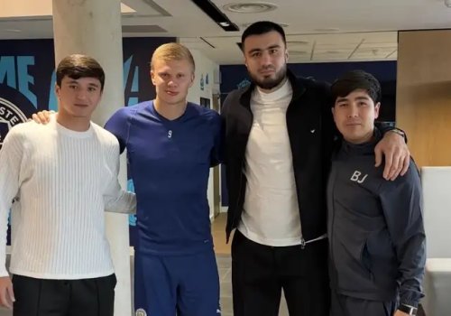 Bahodir Jalolov jangdan keyin Abduqodir Husanov va Erling Holand oldiga bordi